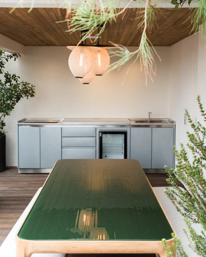 Cuisine extérieure SOLSTYS sur mesure en rooftop - EKINOX Kitchen