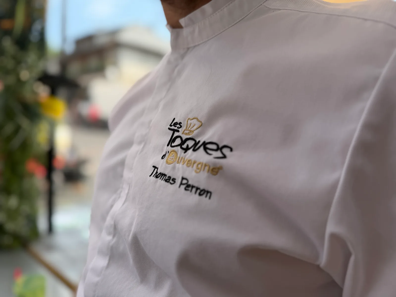 Veste de cuisine brodée « Les Toques d'Auvergne » au nom du chef Thomas Perron